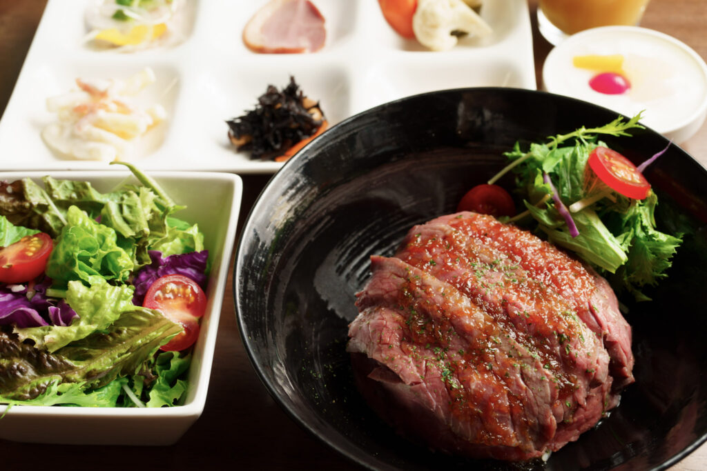 肉キッチン BOICHIの朝食「自家製ローストビーフ丼セット」